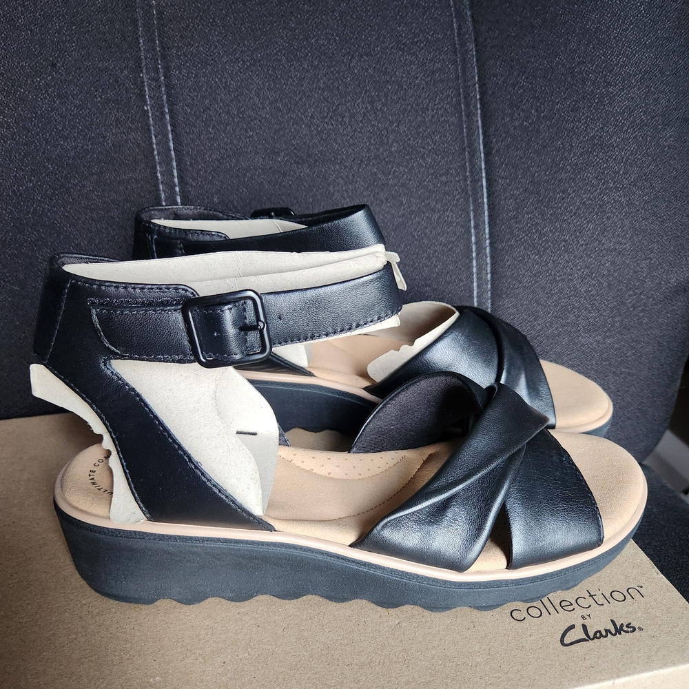 Clarks Black and Tan Women's Sandals - Picture 2 of 4